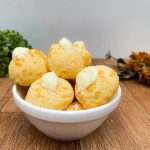 Pão de queijo recheado